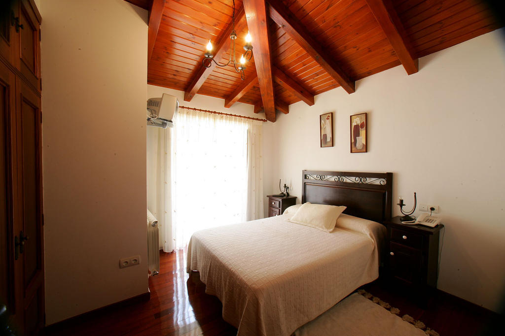 Casa Da Botica A Estrada Hostel Os Casares Phòng bức ảnh