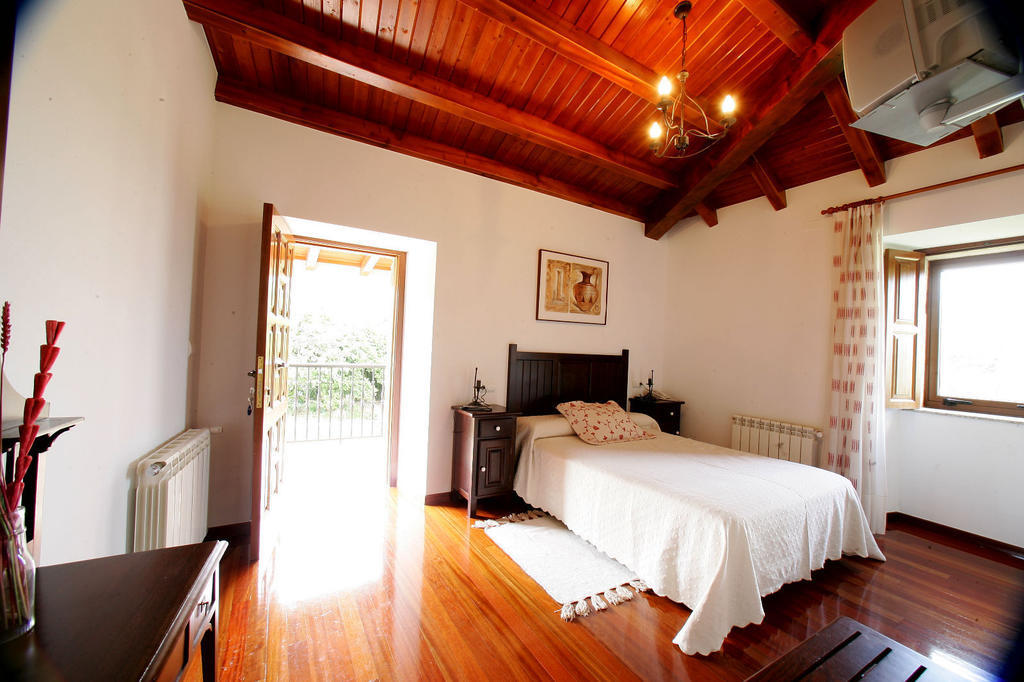 Casa Da Botica A Estrada Hostel Os Casares Ngoại thất bức ảnh