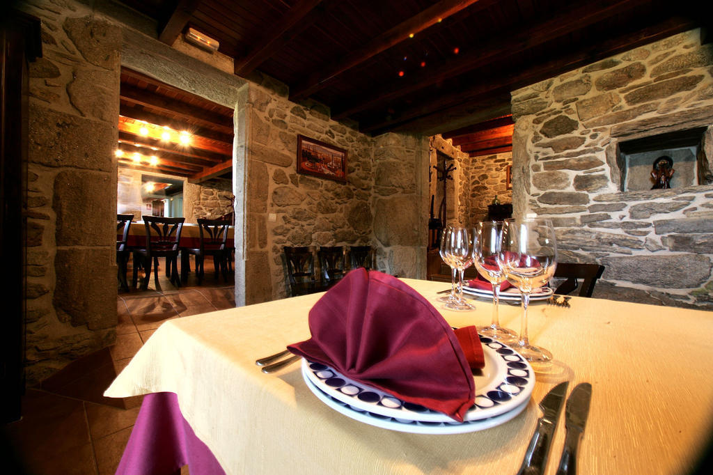 Casa Da Botica A Estrada Hostel Os Casares Ngoại thất bức ảnh