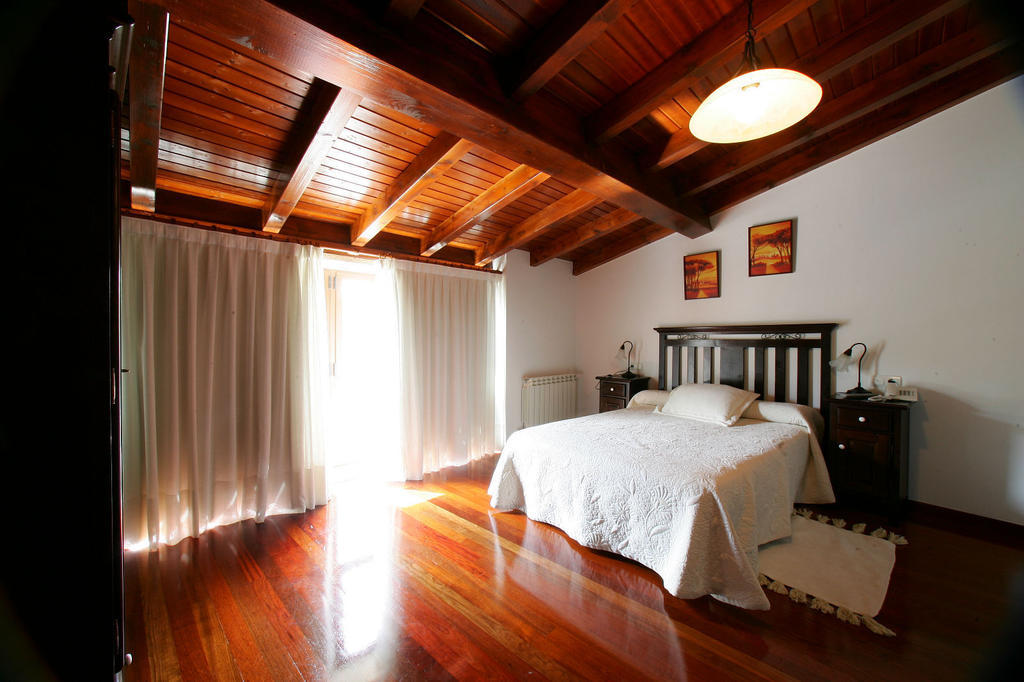 Casa Da Botica A Estrada Hostel Os Casares Ngoại thất bức ảnh