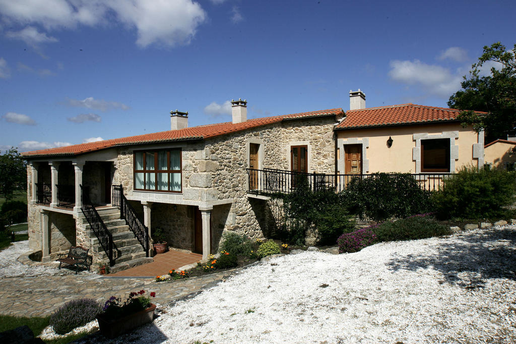 Casa Da Botica A Estrada Hostel Os Casares Ngoại thất bức ảnh