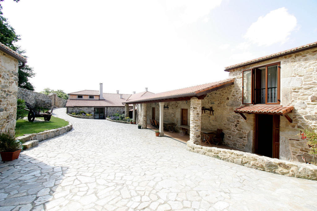Casa Da Botica A Estrada Hostel Os Casares Ngoại thất bức ảnh