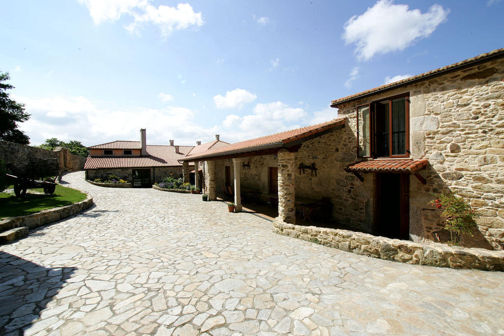 Casa Da Botica A Estrada Hostel Os Casares Ngoại thất bức ảnh